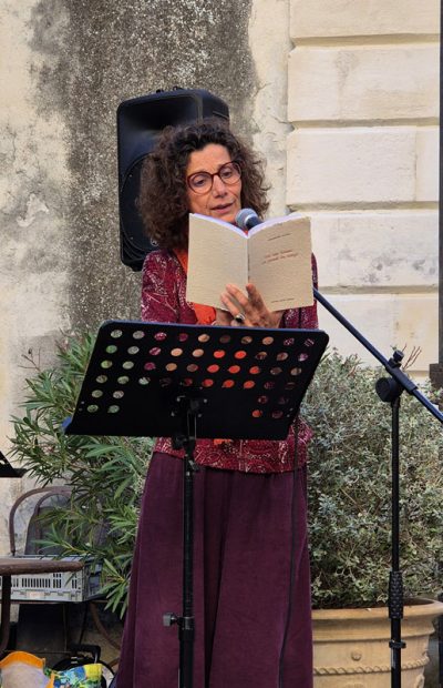 Isabelle Mounier, lecture en extérieur