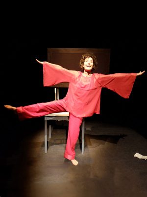 Isabelle Mounier interprète “Quand la voix s'en mêle”, seule en scène au Festival d'Avignon 2026